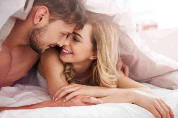 أشكال الممارسات الحميمية لإضفاء مزيد من الدفء على العلاقة أشكال الممارسات الحميمية لإضفاء مزيد من الدفء على العلاقة