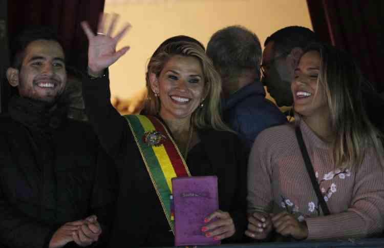 جانين آنييز تعلن نفسها رئيسة مؤقتة لبوليفيا