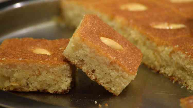 طريقة عمل البسبوسة الطرية خفيفة ولذيذة طريقة عمل البسبوسة الطرية خفيفة ولذيذة