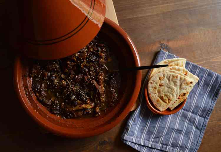 طريقة عمل اللحم بالبرقوق لطاجين مغربي شهي ومختلف