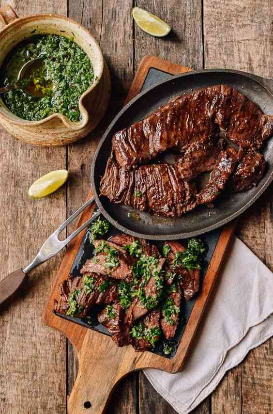 طريقة عمل اللحمة المحمرة بالصوص البني الشهي طريقة عمل اللحمة المحمرة بالصوص البني الشهي