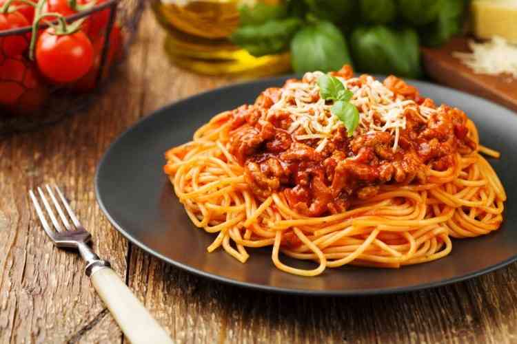 طريقة عمل طبق مكرونة بولونيز شهي بخطوات بسيطة طريقة عمل طبق مكرونة بولونيز شهي بخطوات بسيطة