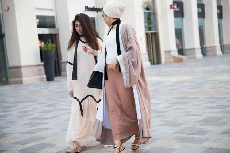 عبايات خروج أنيقة تناسب الخروجات الكاجوال والسواريه عبايات خروج أنيقة تناسب الخروجات الكاجوال والسواريه