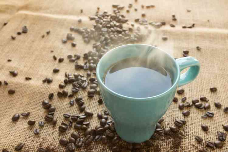 فوائد القهوة بدون كافيين وأهم آثارها الجانبية