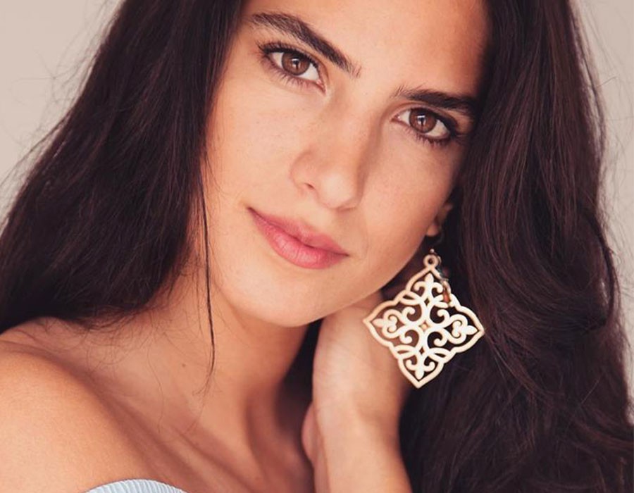 كارمن بصيبص بطلة ليالي أوجيني التي عرفناها في الجامعة كارمن بصيبص بطلة ليالي أوجيني التي عرفناها في الجامعة