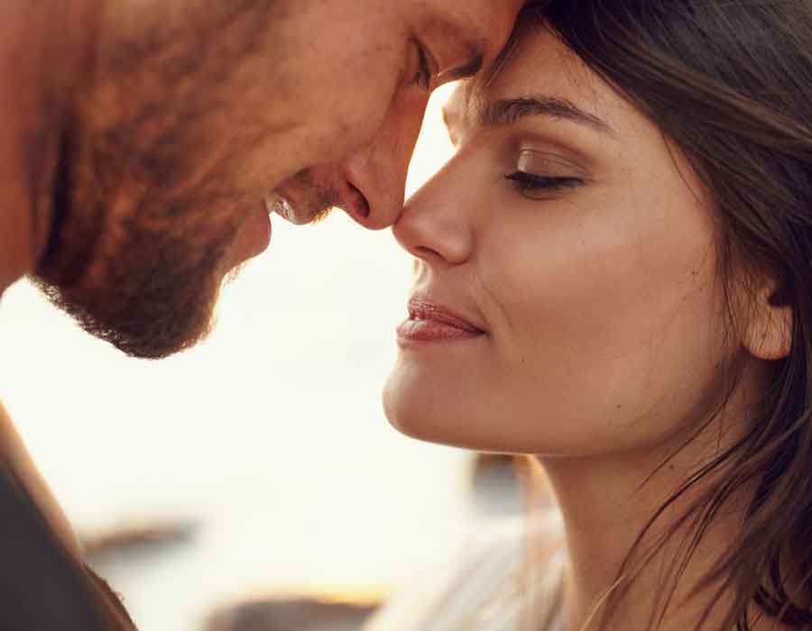 كيف تجعلين زوجك يشعر بالإثارة الجنسية في العلاقة الحميمة كيف تجعلين زوجك يشعر بالإثارة الجنسية في العلاقة الحميمة