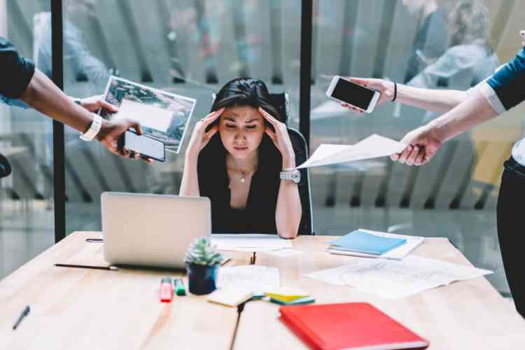 كيف تخبر مديرك أنك مرهق وتعمل أكثر من اللازم؟ كيف تخبر مديرك أنك مرهق وتعمل أكثر من اللازم؟