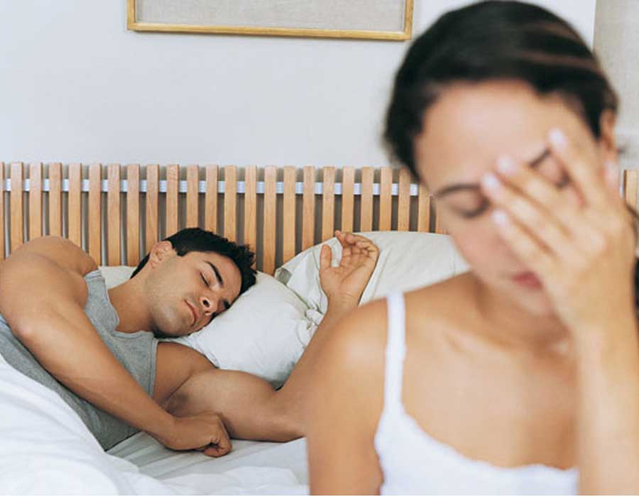 لهذه الأسباب ينام زوجك بعد ممارسة العلاقة الحميمة