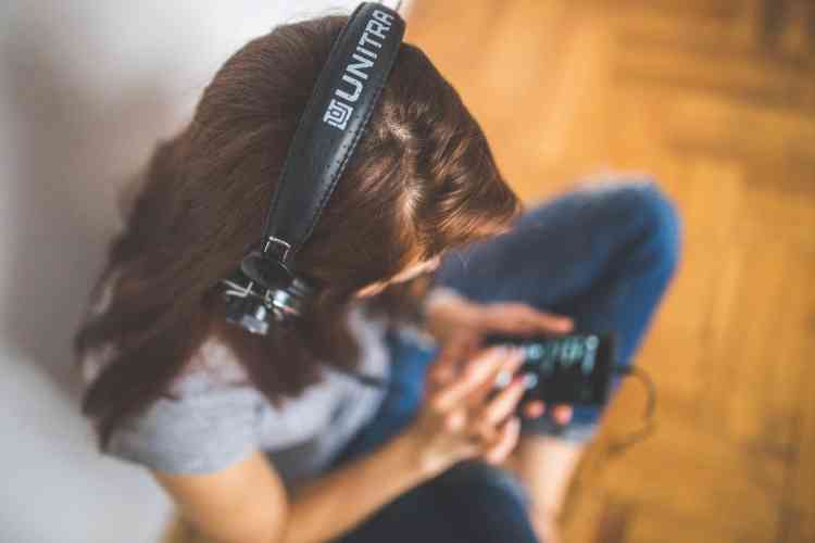 هل الكتب الصوتية مفيدة مثل القراءة؟ هذا رأي الخبراء هل الكتب الصوتية مفيدة مثل القراءة؟ هذا رأي الخبراء