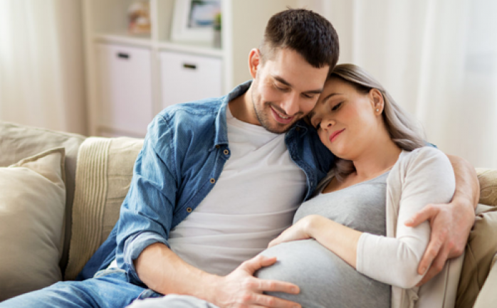 هل ممارسة العلاقة بداية الحمل يضر بالجنين؟