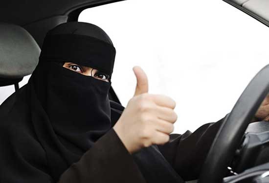 أحلام الثنيان أول سعودية تحصل على رخصة قيادة