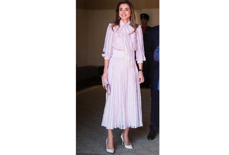 إطلالات الملكة رانيا بفستان بليسيه