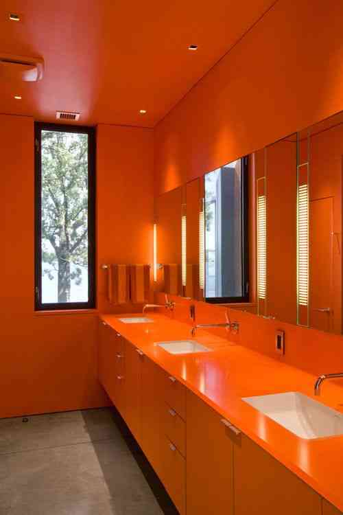 ديكور برتقالي للحمام