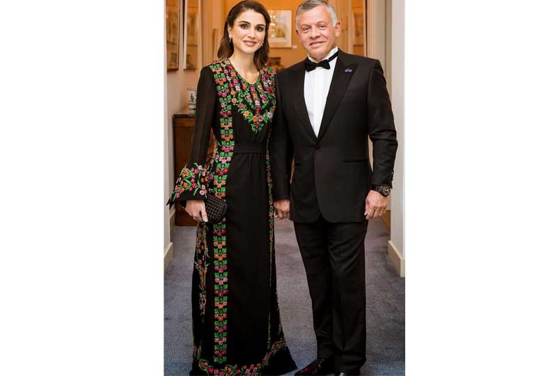 إطلالات الملكة رانيا بفستان من تصميم أردني