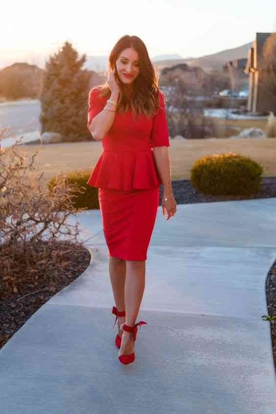 أنواع الفساتين فستان بيبلوم أحمر