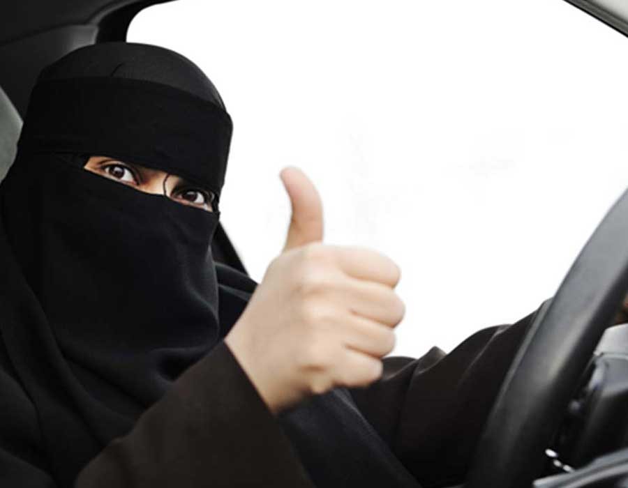 أحلام الثنيان أول سعودية تحصل على رخصة قيادة أحلام الثنيان أول سعودية تحصل على رخصة قيادة